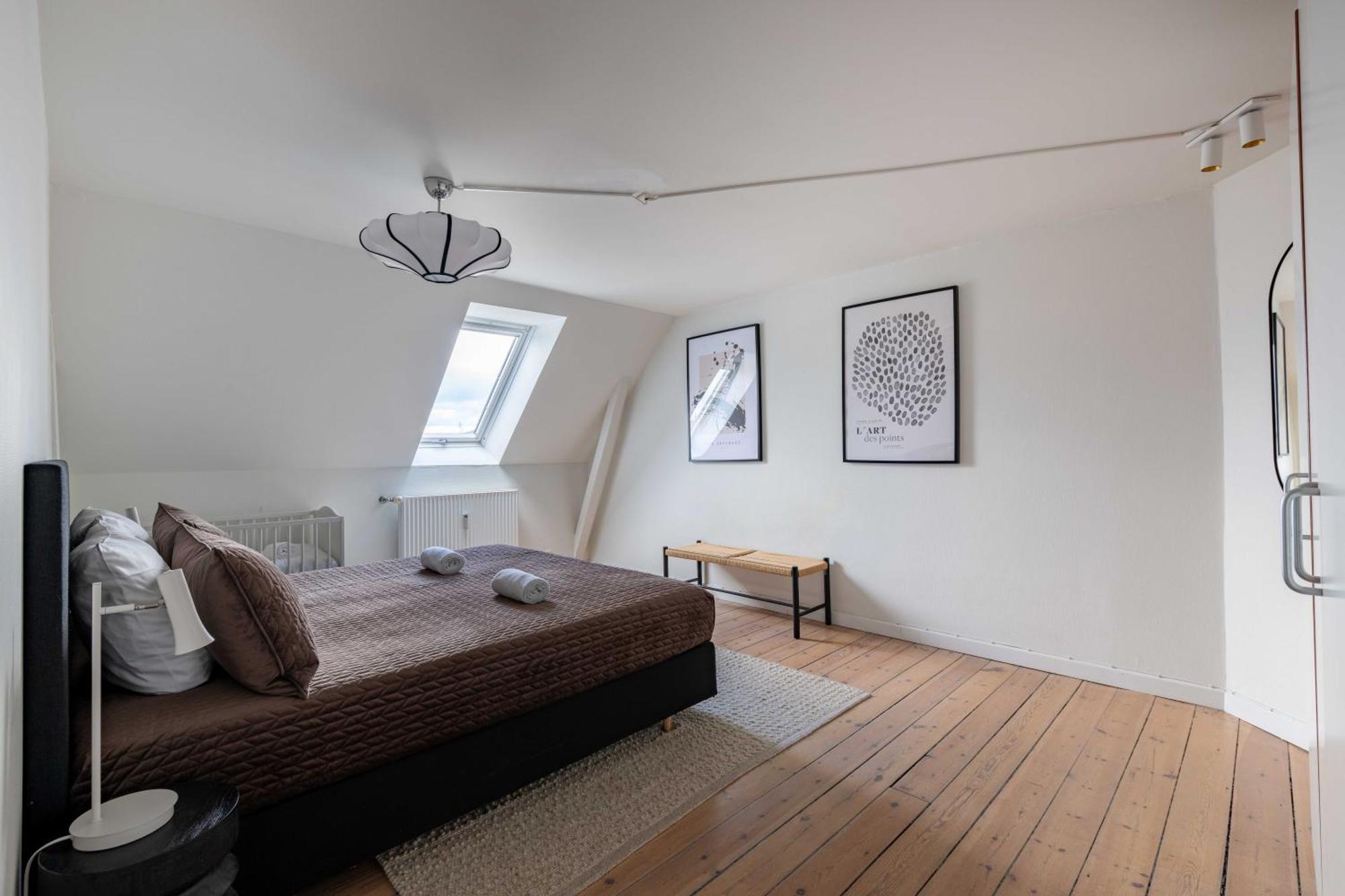 Cozy 2 Bedroom In Peaceful Neighbourhood *