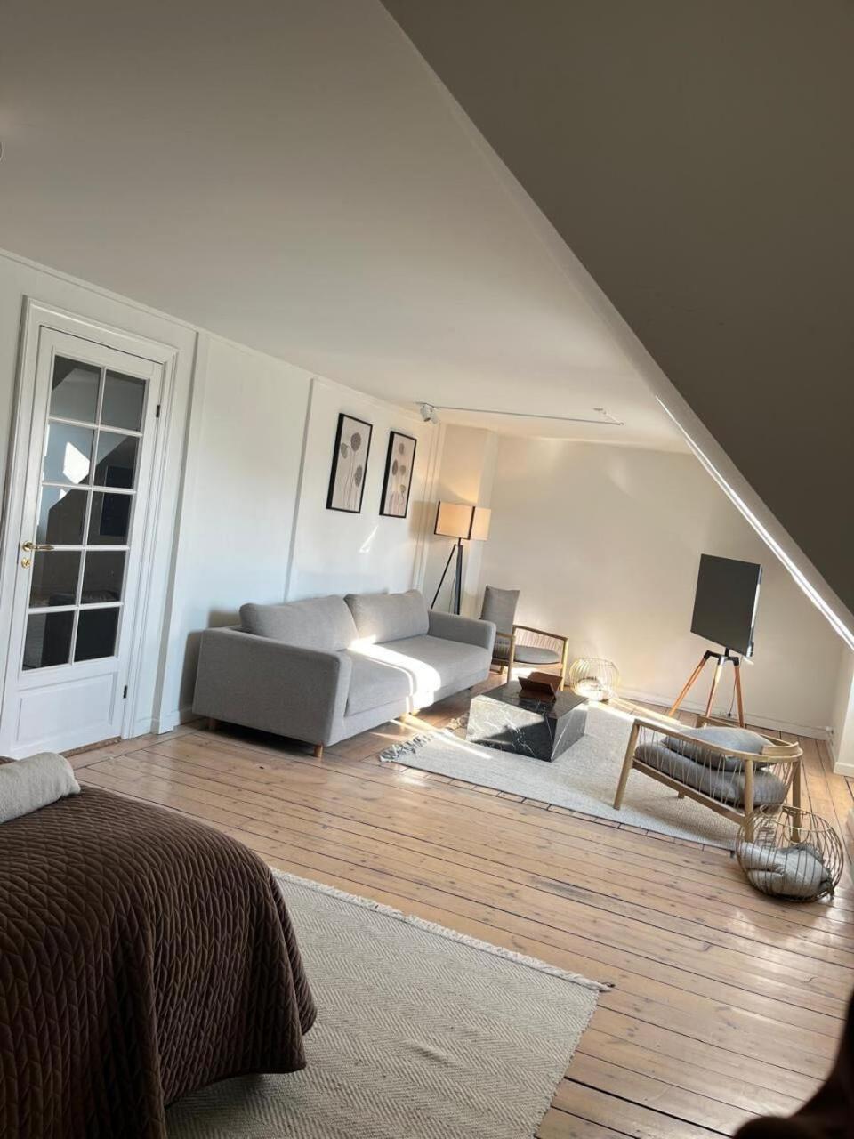 Cozy 2 Bedroom In Peaceful Neighbourhood Apartment